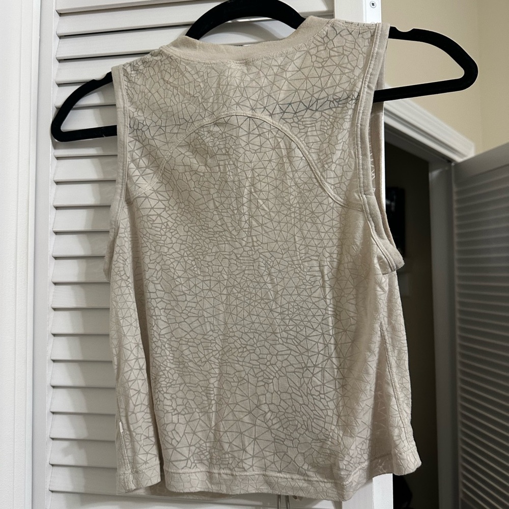 Lululemon Ruched Crop Top - Picture 6 of 6